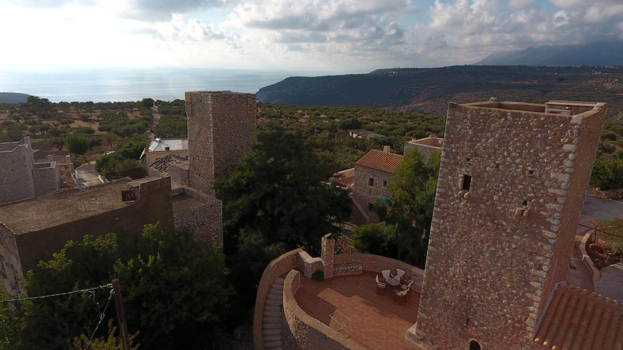 Arapakis Historic Castle Aparthotel Pyrgos Dirou Exterior photo