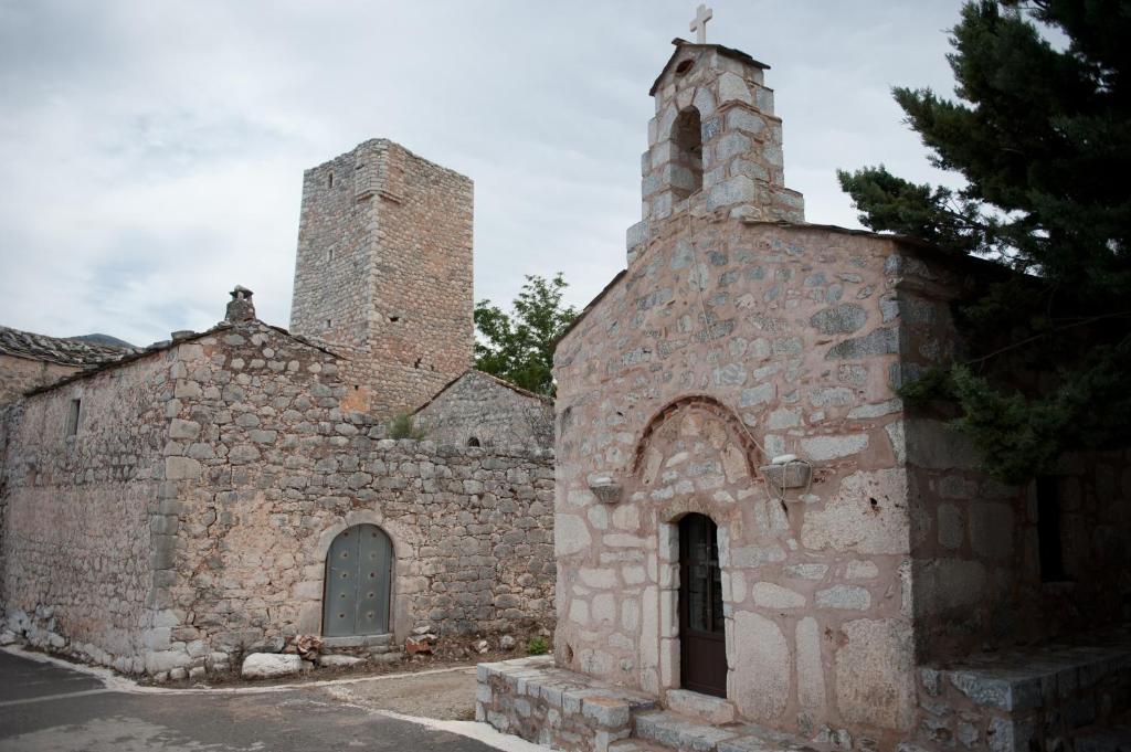 Arapakis Historic Castle Aparthotel Pyrgos Dirou Exterior photo